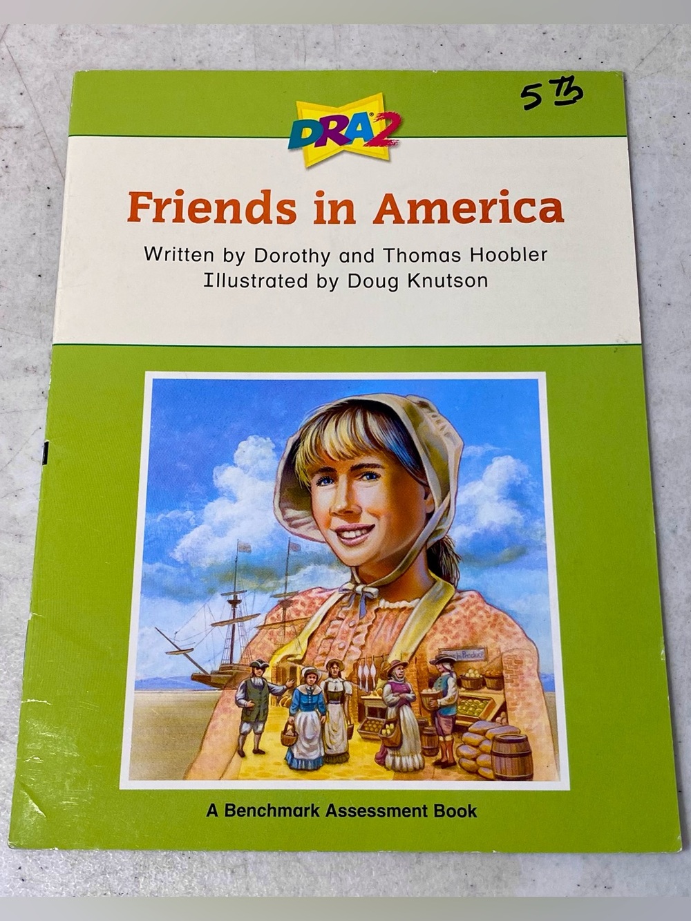 Friends in America (A Benchmark Assessment Book Level 50) - Paperback - Hoobler